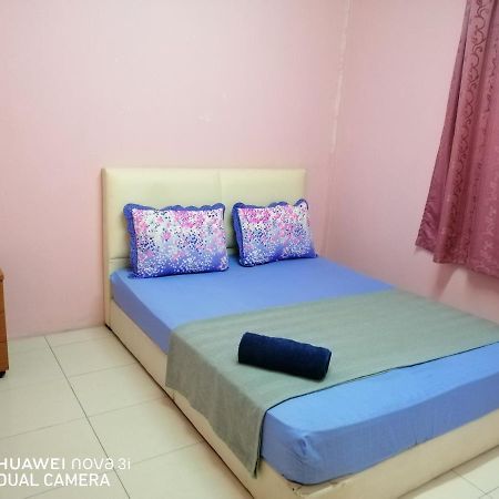 Layla Inn Бату Пахат Екстериор снимка