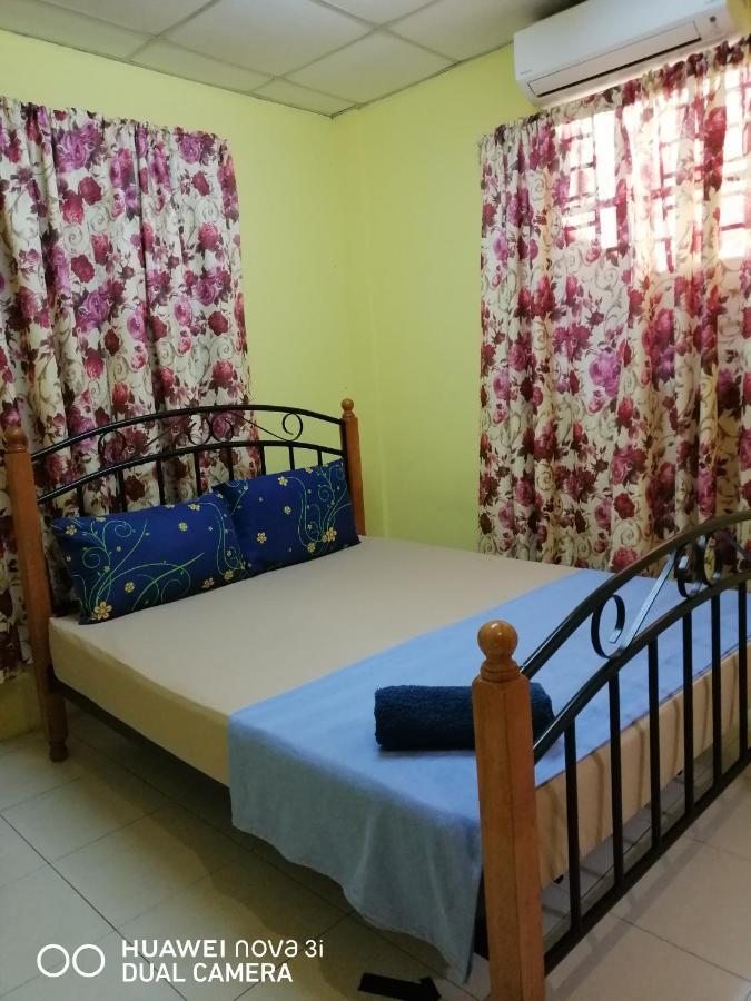 Layla Inn Бату Пахат Екстериор снимка