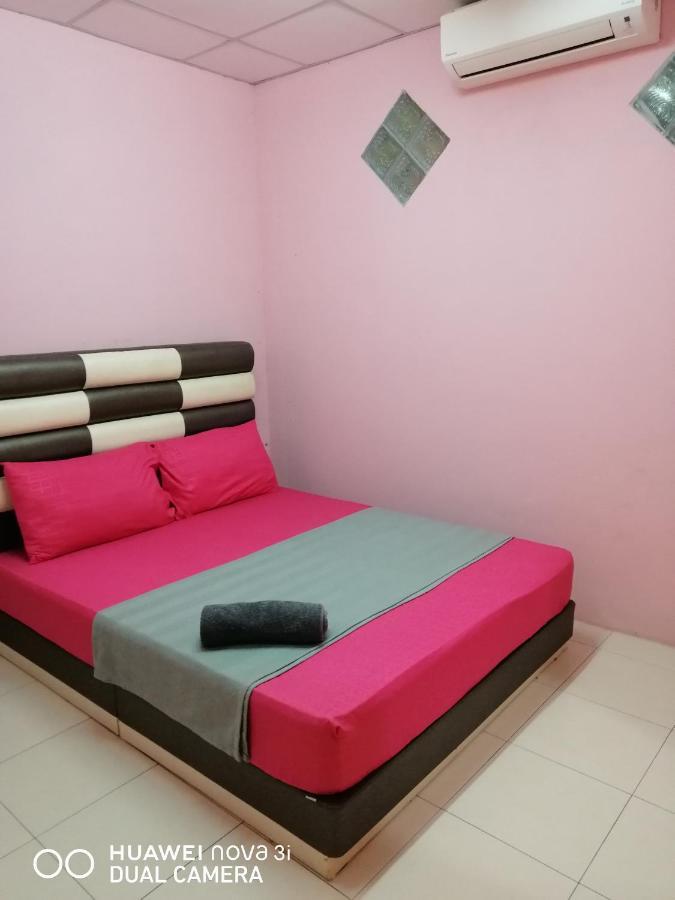 Layla Inn Бату Пахат Екстериор снимка