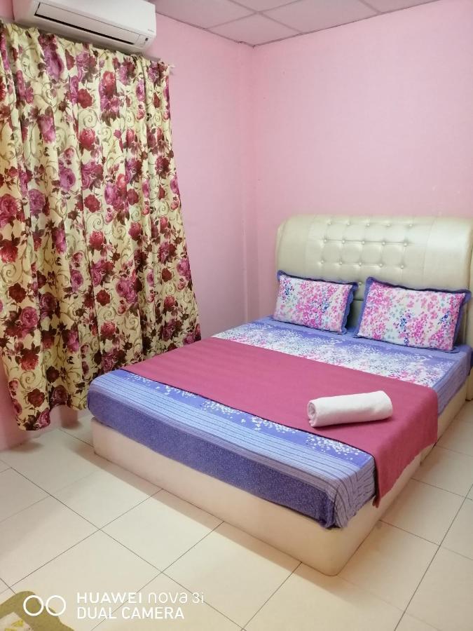 Layla Inn Бату Пахат Екстериор снимка
