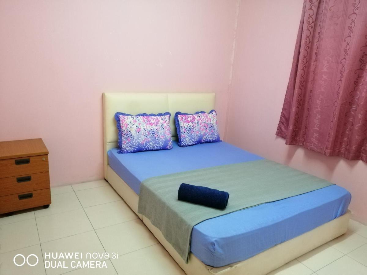 Layla Inn Бату Пахат Екстериор снимка
