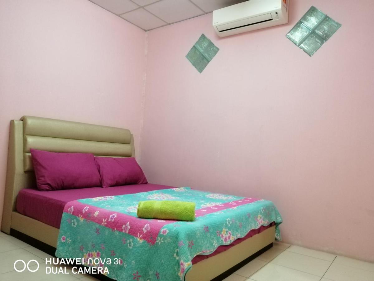 Layla Inn Бату Пахат Екстериор снимка