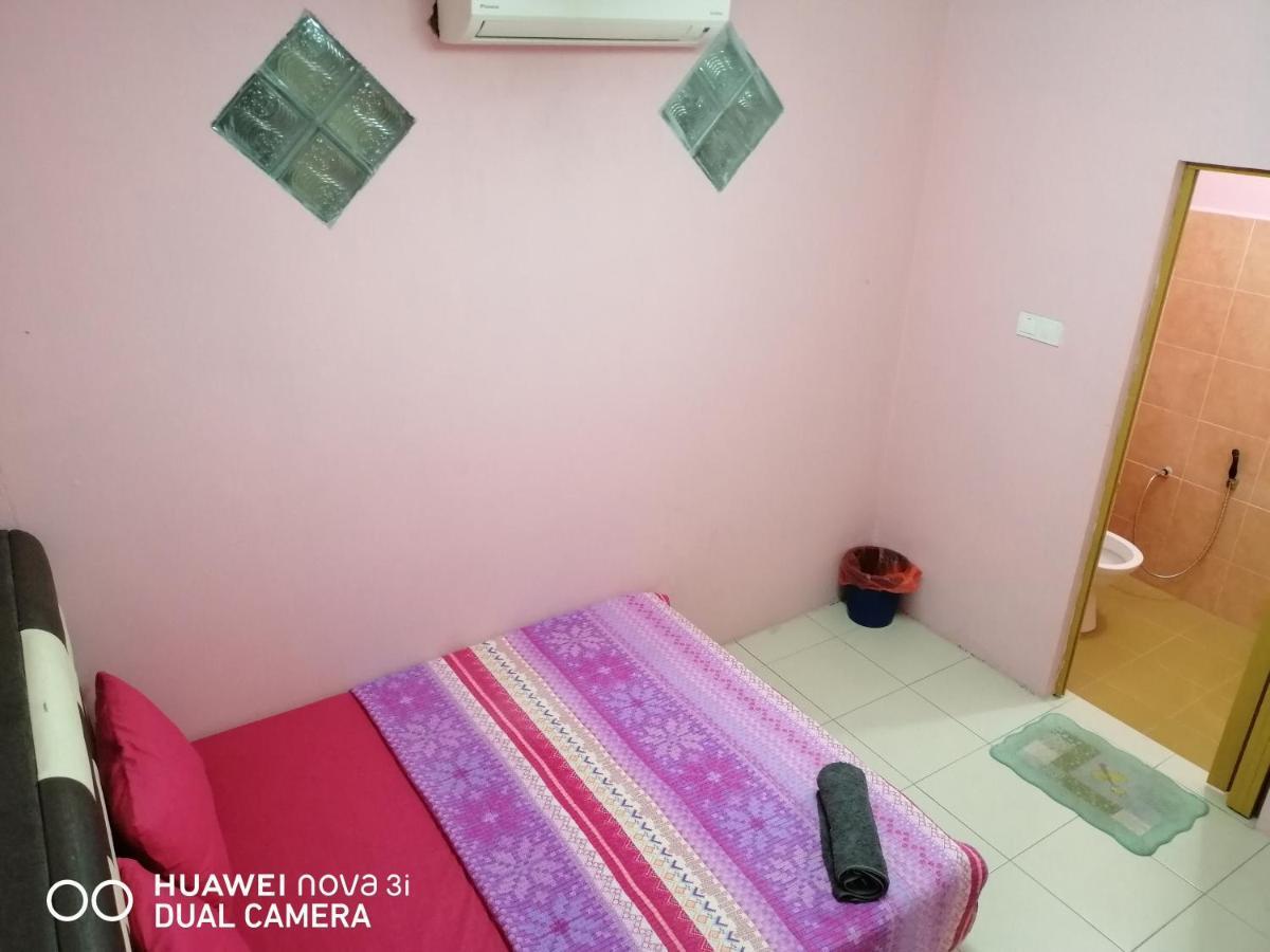 Layla Inn Бату Пахат Екстериор снимка