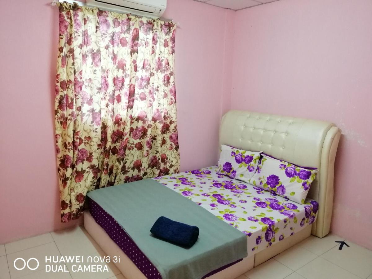 Layla Inn Бату Пахат Екстериор снимка