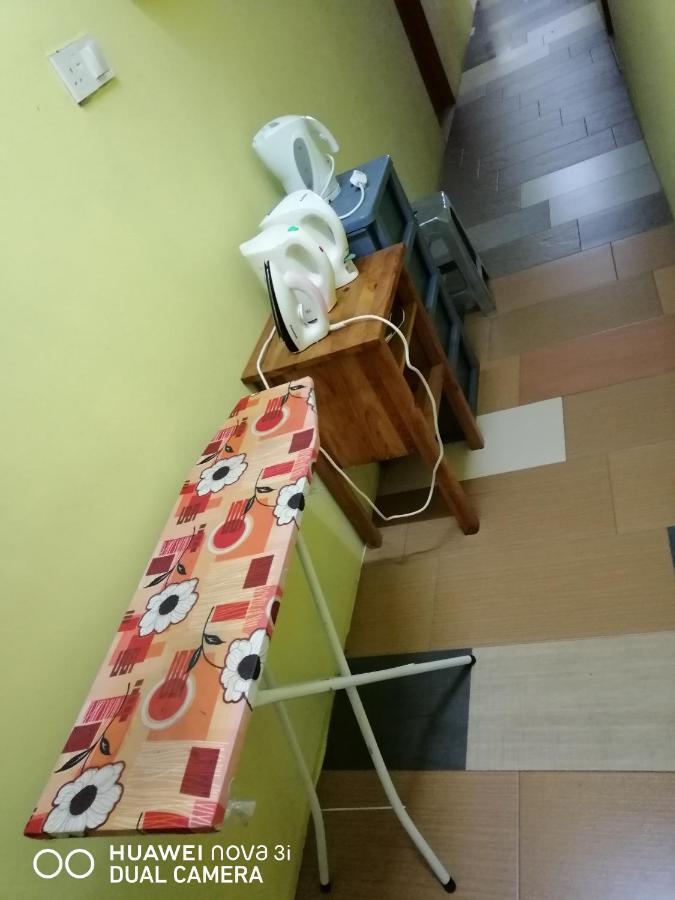 Layla Inn Бату Пахат Екстериор снимка